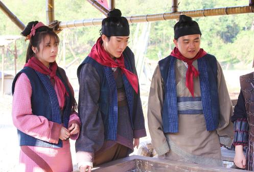 常远《穿越吧》频遭刁难萌点不断 以身示范古典